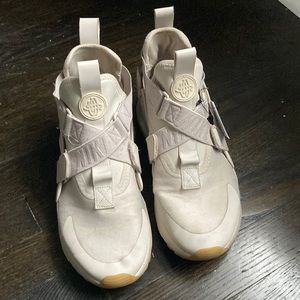 Women’s Nike shoes